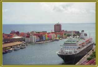View of the ship and Willemsted in Cura&ccedil;ao from the Queen Juliana Bridge